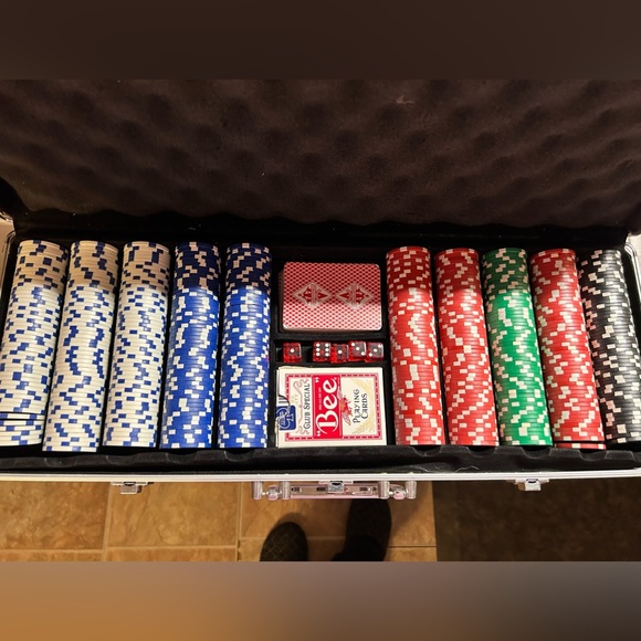 fat cat Games Fat Cat Texas Hold Em 50 Claytec Poker Chip Set With